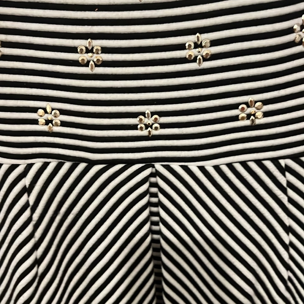 Maison  Jules Black and white darling dress. Not quite mini but to your knees. - Picture 4 of 5